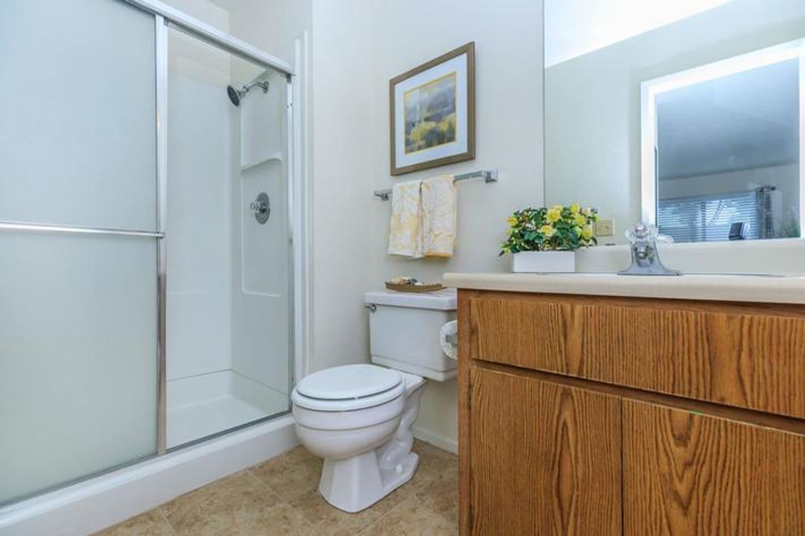 Fresno Apartment: 445 W Nees Ave