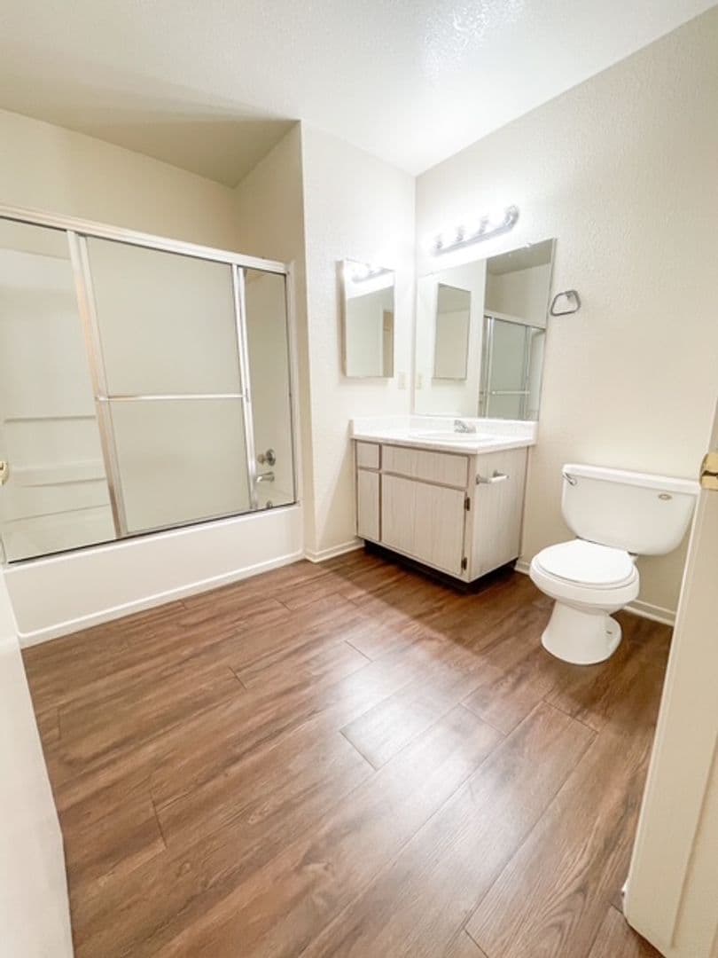 Fresno Apartment: 3207 W Shields Ave