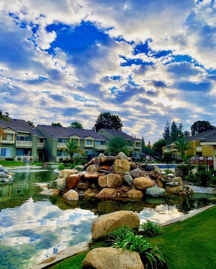 Bakersfield Apartment: 8101 Camino Media