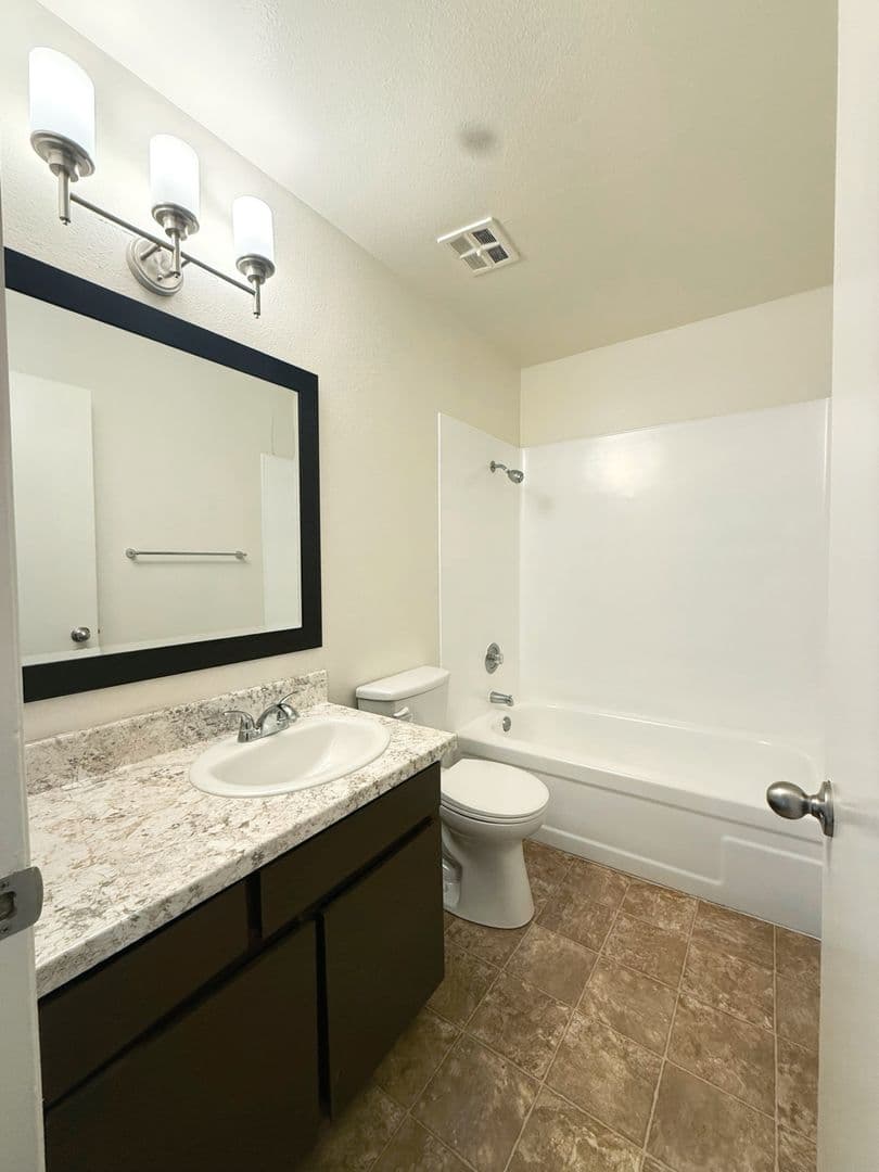 Clovis Apartment: 1108 Villa Ave.