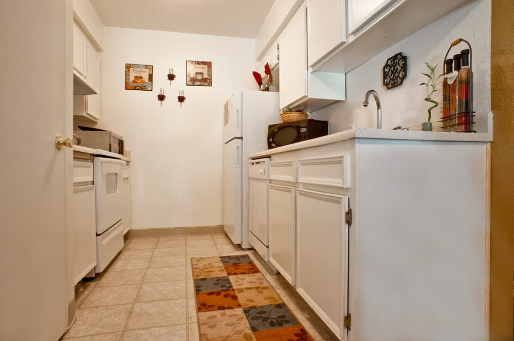 Bakersfield Apartment: 901 W. Columbus Street