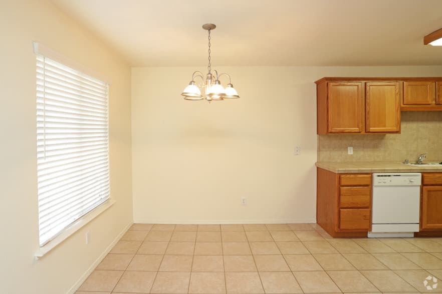 Fresno Apartment: 8755 N. Chestnut Avenue