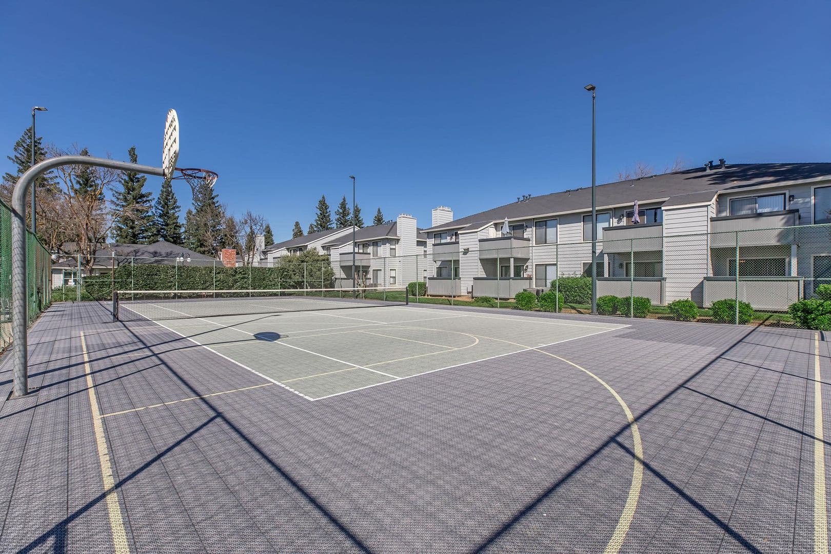 Fresno Apartment: 445 W Nees Ave