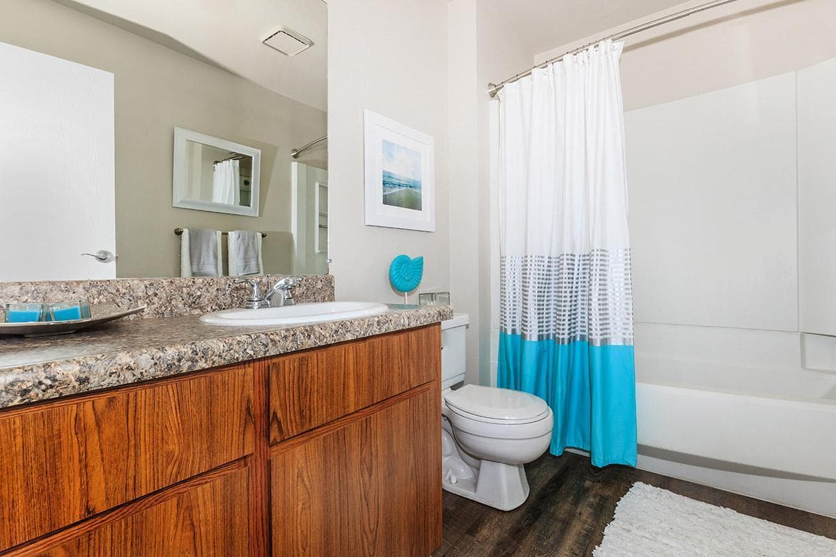 Fresno Apartment: 445 W Nees Ave