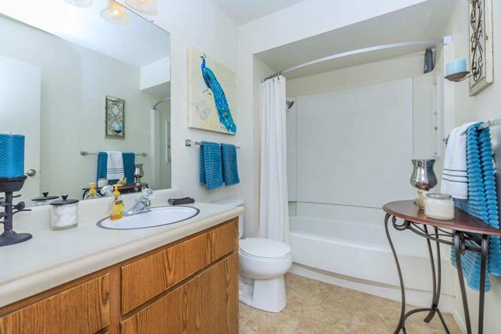 Fresno Apartment: 445 W Nees Ave