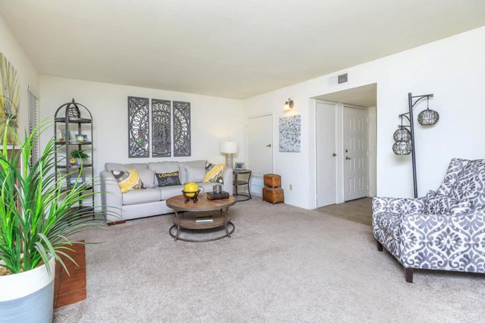 Fresno Apartment: 445 W Nees Ave