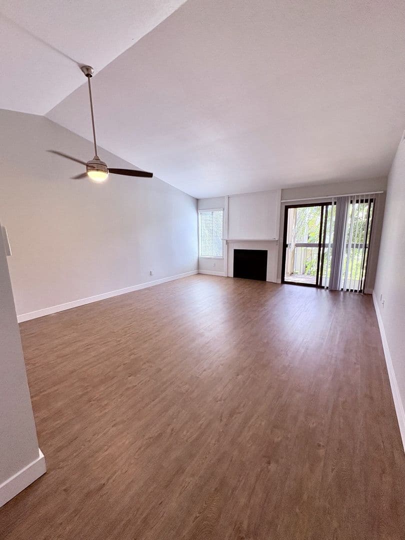 Bakersfield Apartment: 8200 Kroll Way