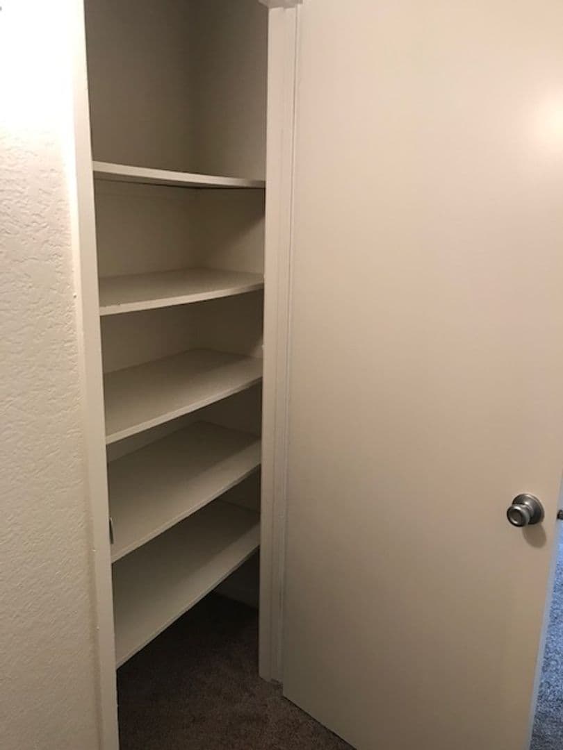Clovis Apartment: 300 W Alamos Ave