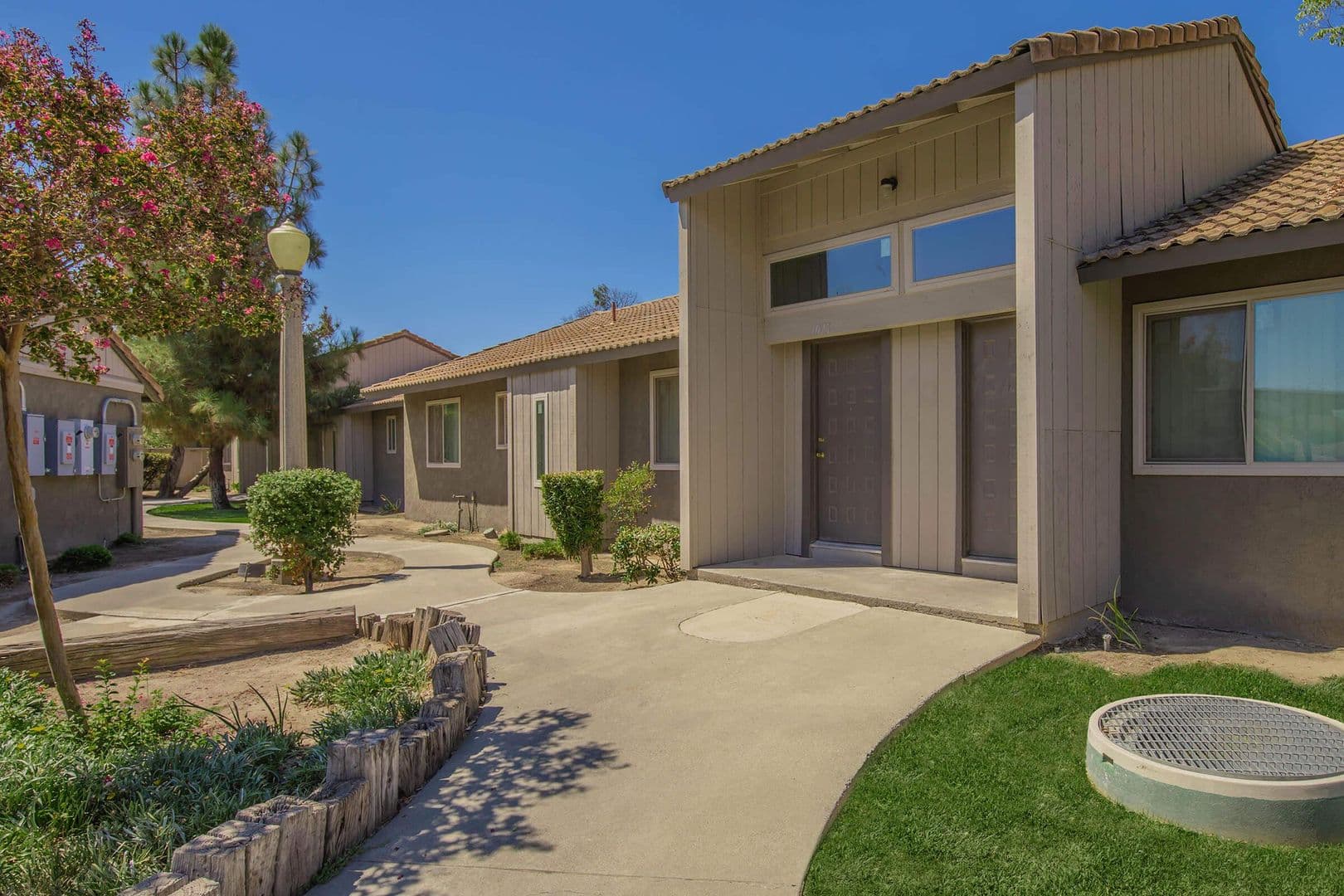 Hanford Apartment: 1071 Goleta Way