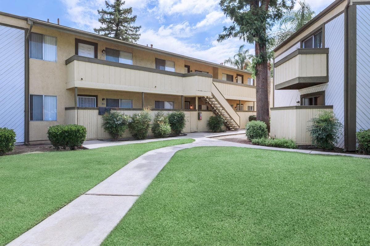 Bakersfield Apartment: 800 New Stine Road