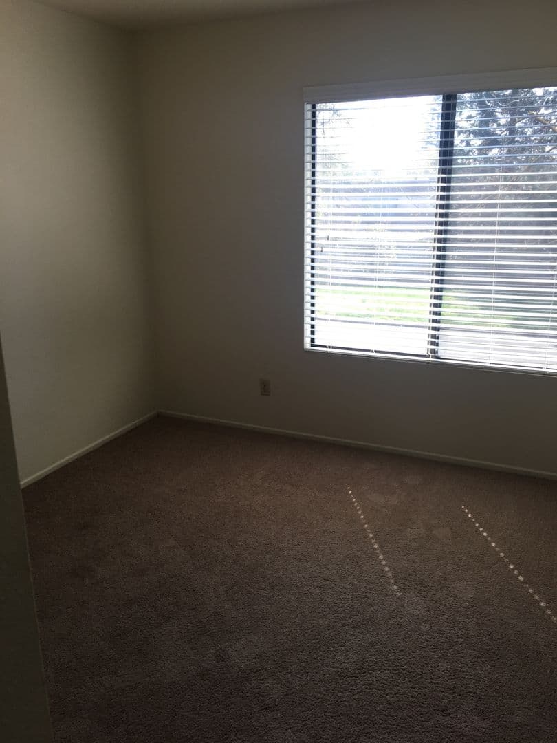 Fresno Apartment: 445 W Nees Ave