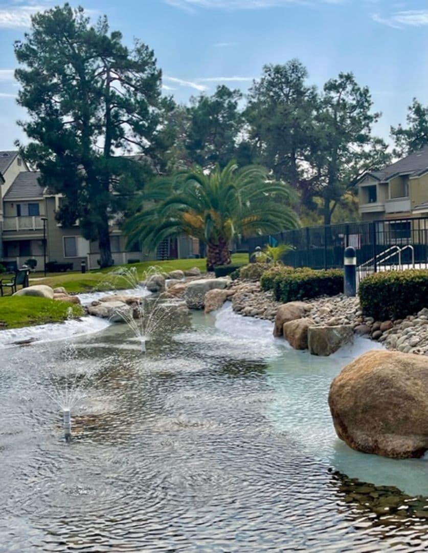 Bakersfield Apartment: 8101 Camino Media