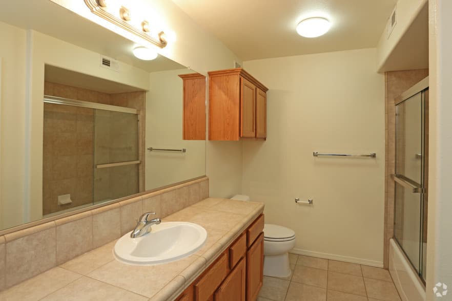 Fresno Apartment: 8755 N. Chestnut Avenue