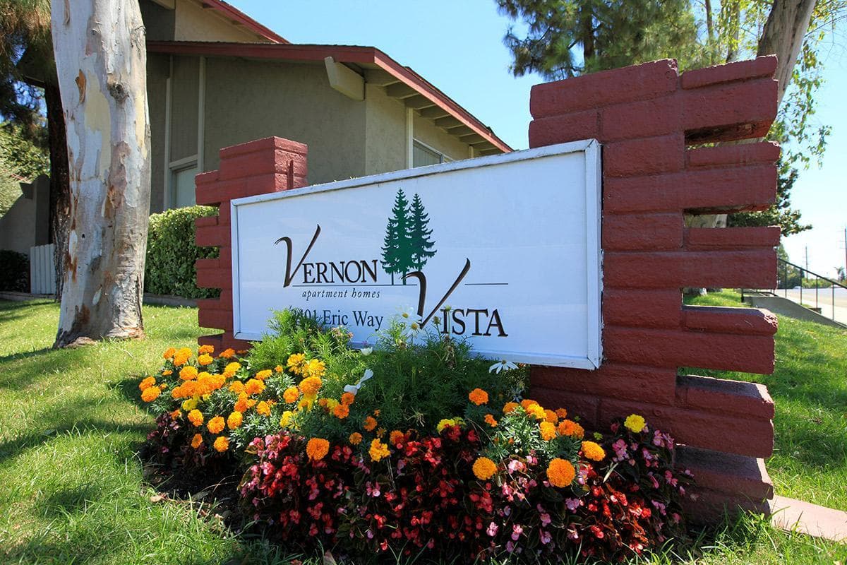 Bakersfield Apartment: 2401 Eric Way