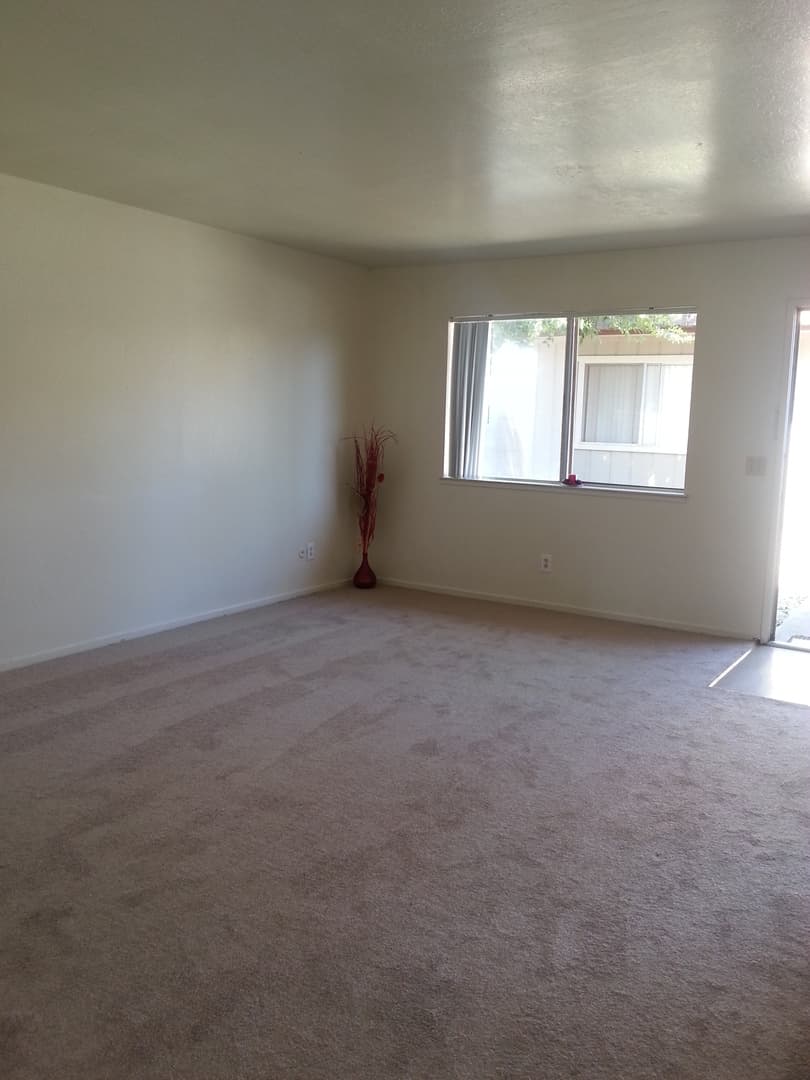 Fresno Apartment: 4735 E. Weldon