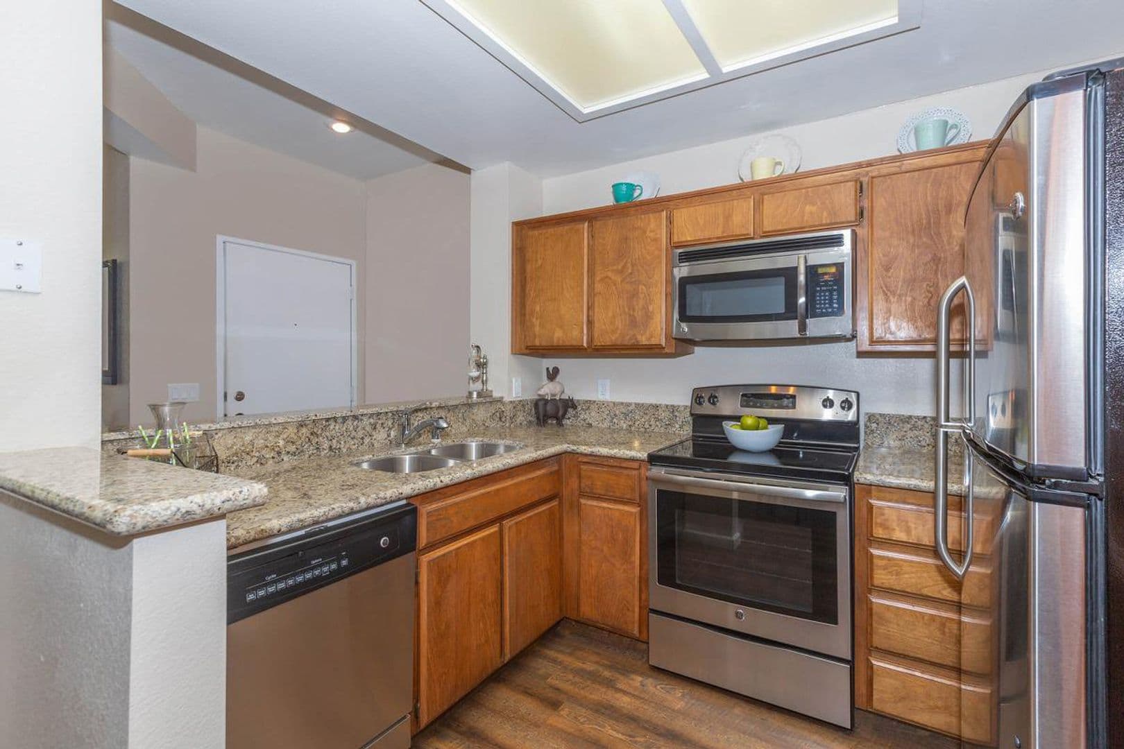 Bakersfield Apartment: 8101 Camino Media