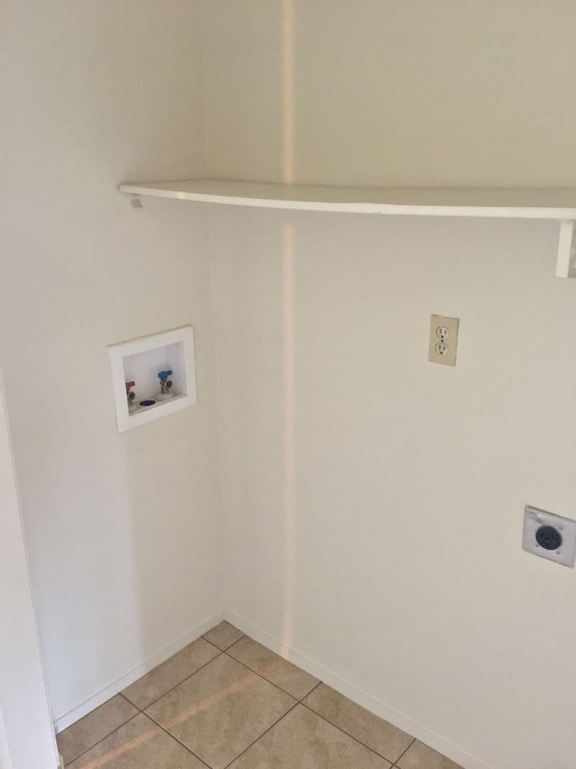 Fresno Apartment: 445 W Nees Ave
