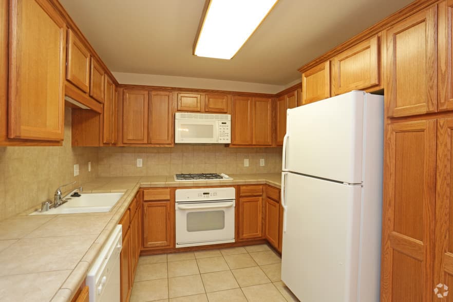 Fresno Apartment: 8755 N. Chestnut Avenue
