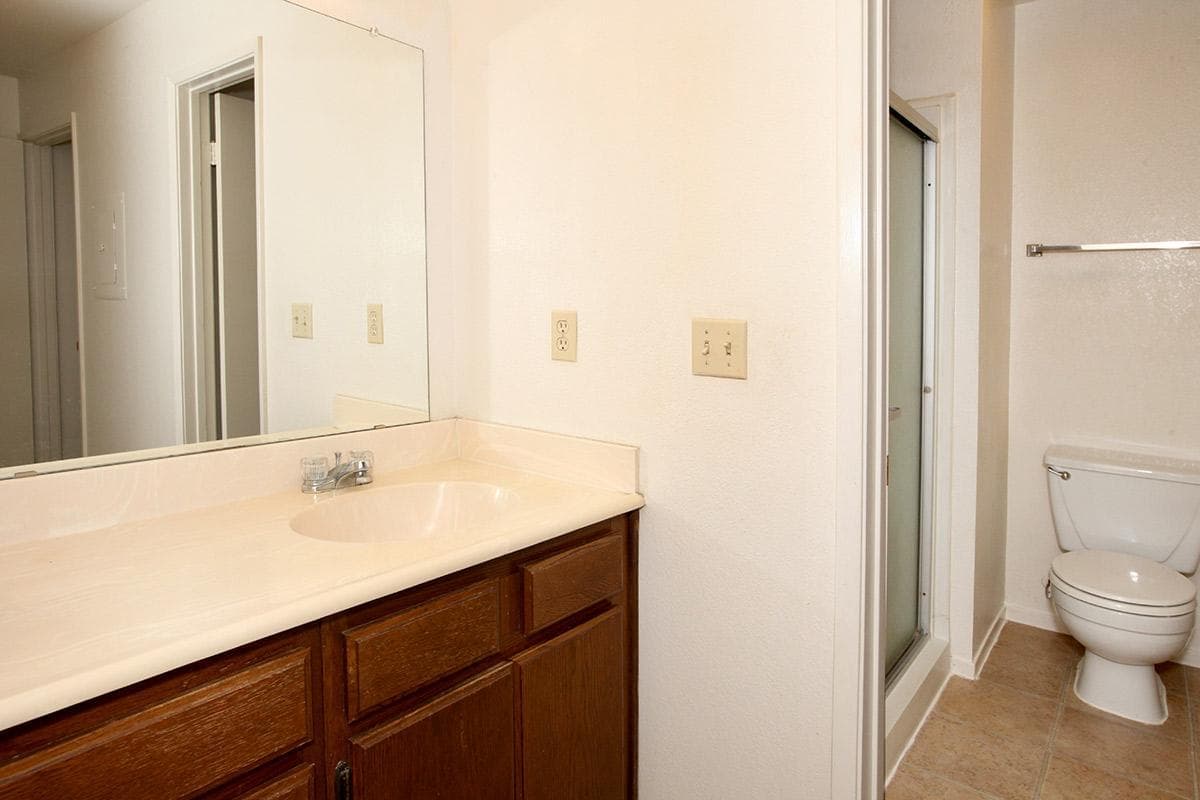 Bakersfield Apartment: 8200 Kroll Way