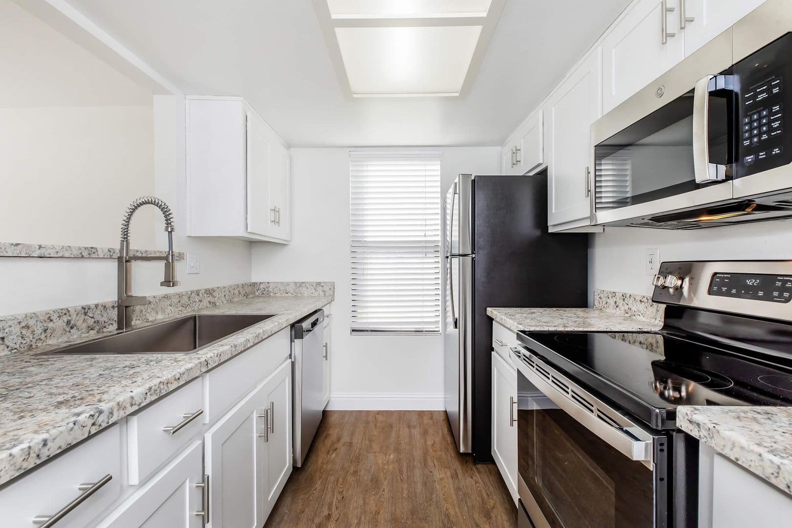 Fresno Apartment: 445 W Nees Ave