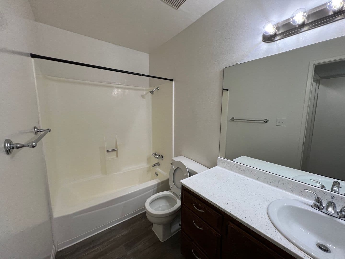 Bakersfield Apartment: 5051 Ming Ave.