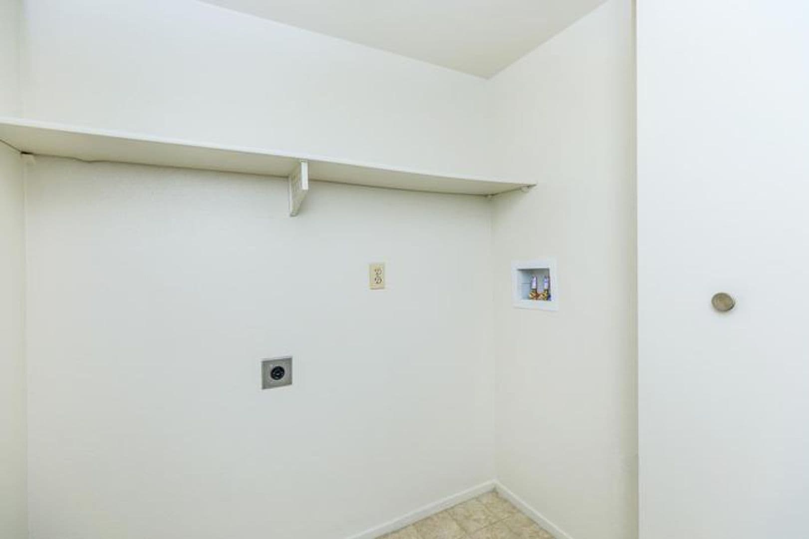 Fresno Apartment: 445 W Nees Ave