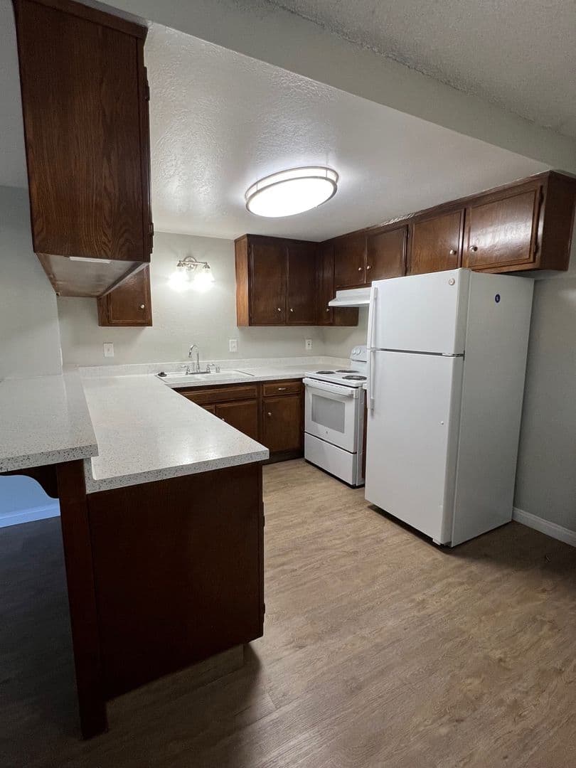 Bakersfield Apartment: 5051 Ming Ave.