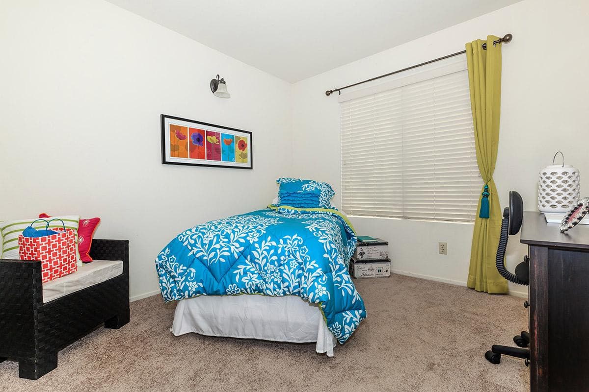 Fresno Apartment: 445 W Nees Ave