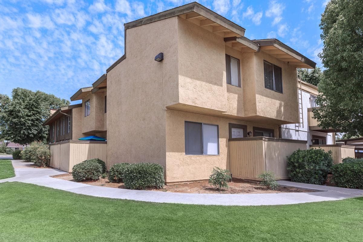 Bakersfield Apartment: 800 New Stine Road