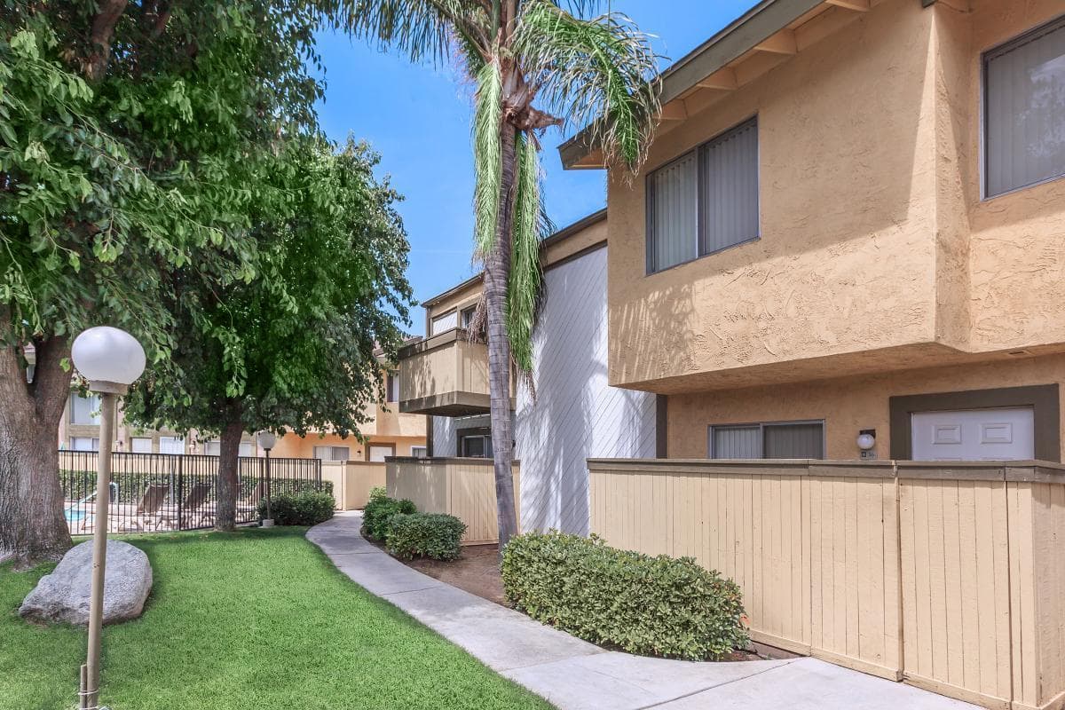 Bakersfield Apartment: 800 New Stine Road