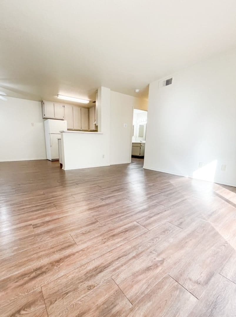 Fresno Apartment: 3207 W Shields Ave