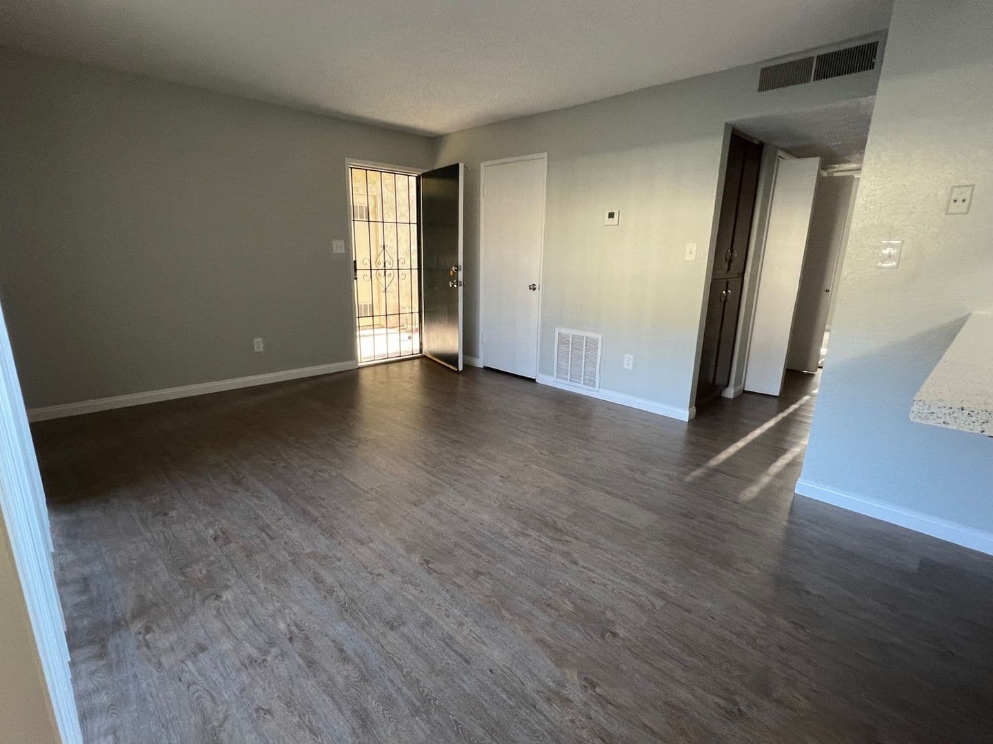 Bakersfield Apartment: 5051 Ming Ave.