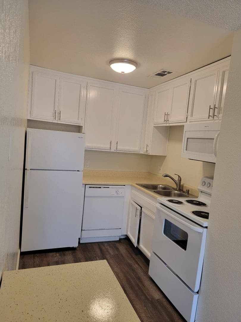 Fresno Apartment: 4294 N Hughes Ave.