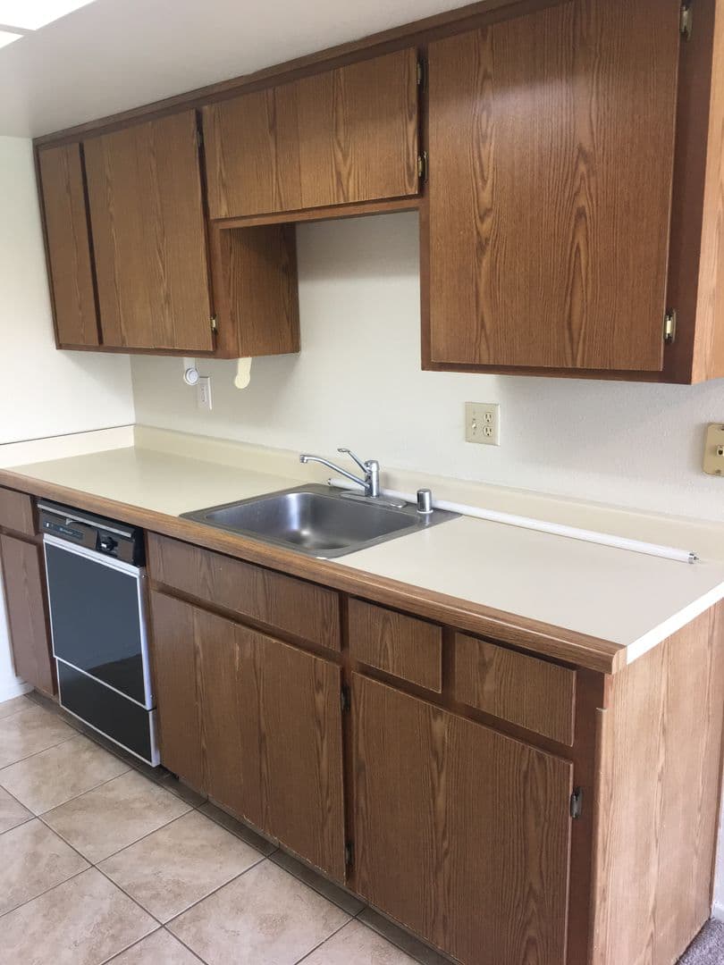 Fresno Apartment: 445 W Nees Ave