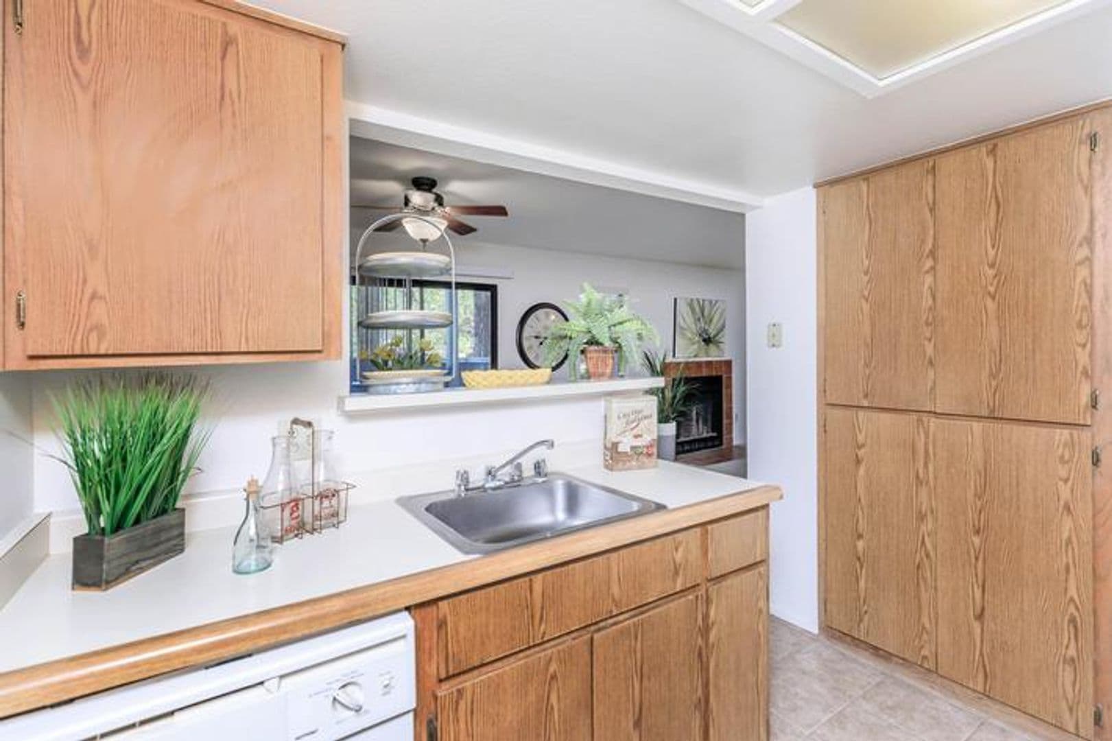 Fresno Apartment: 445 W Nees Ave