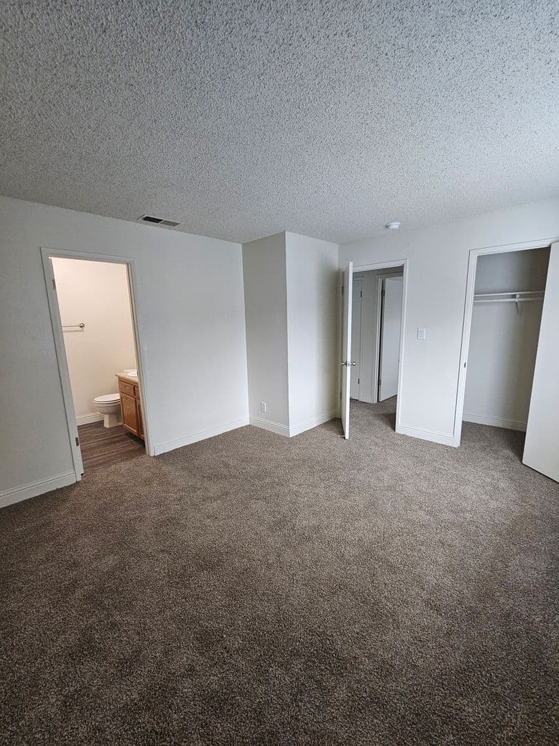 Fresno Apartment: 4918 N. Ninth