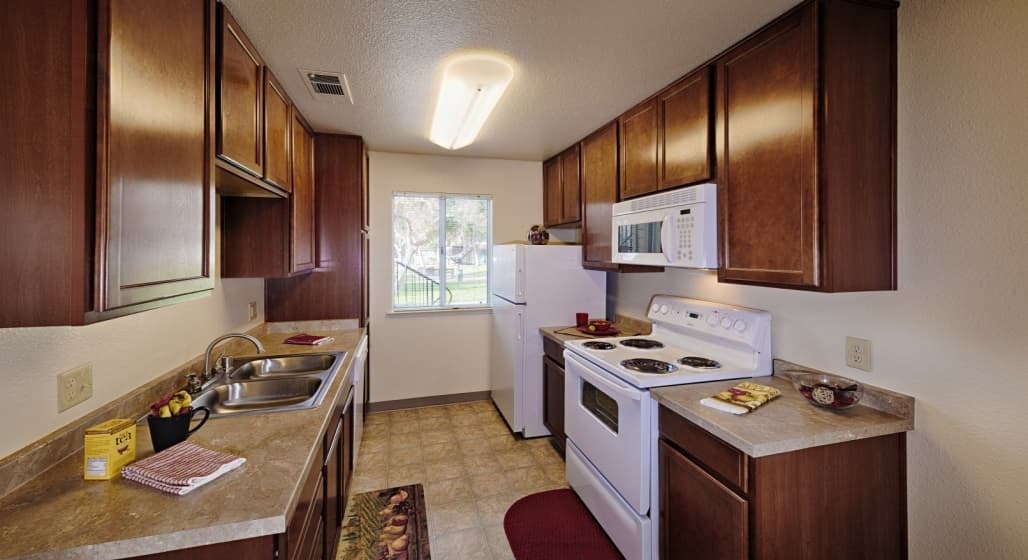 Clovis Apartment: 100 Fowler Ave.