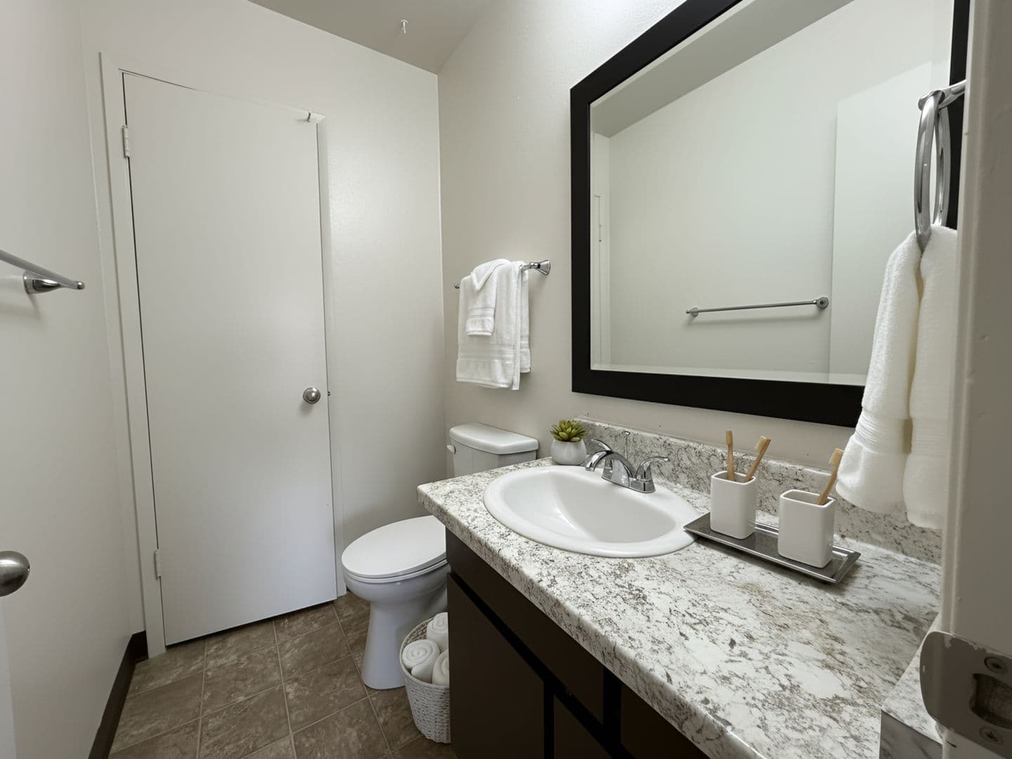 Clovis Apartment: 1108 Villa Ave.