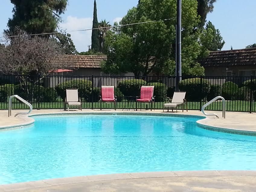 Fresno Apartment: 4735 E. Weldon