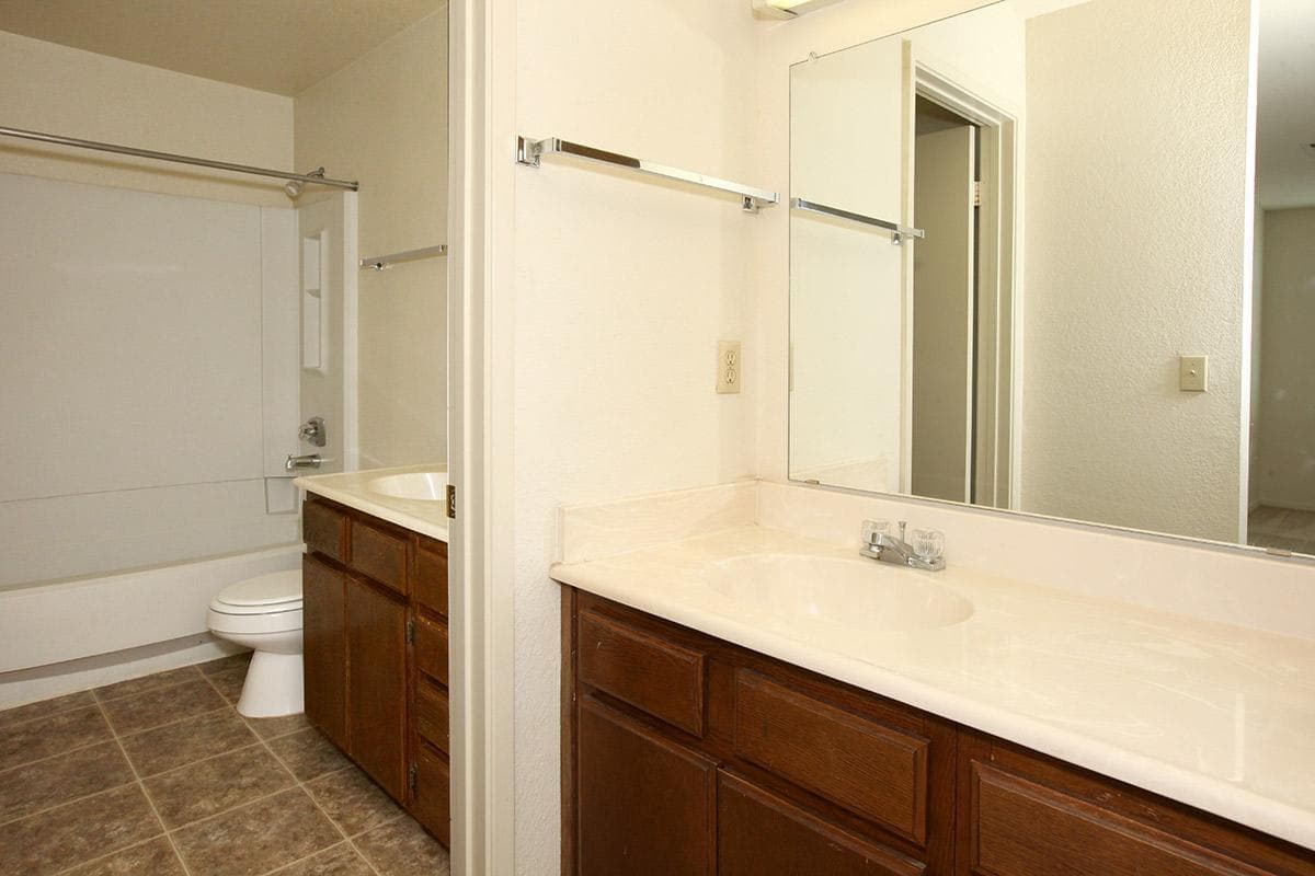 Bakersfield Apartment: 8200 Kroll Way