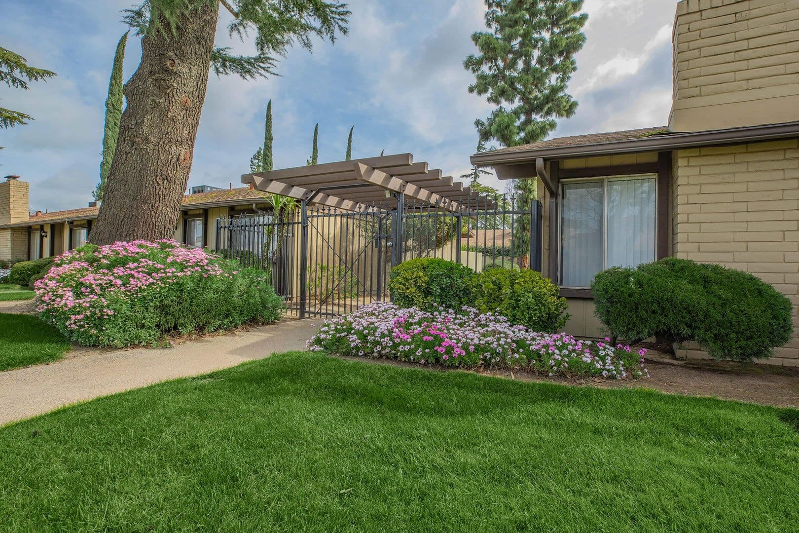Merced Apartment: 3388 N. G St