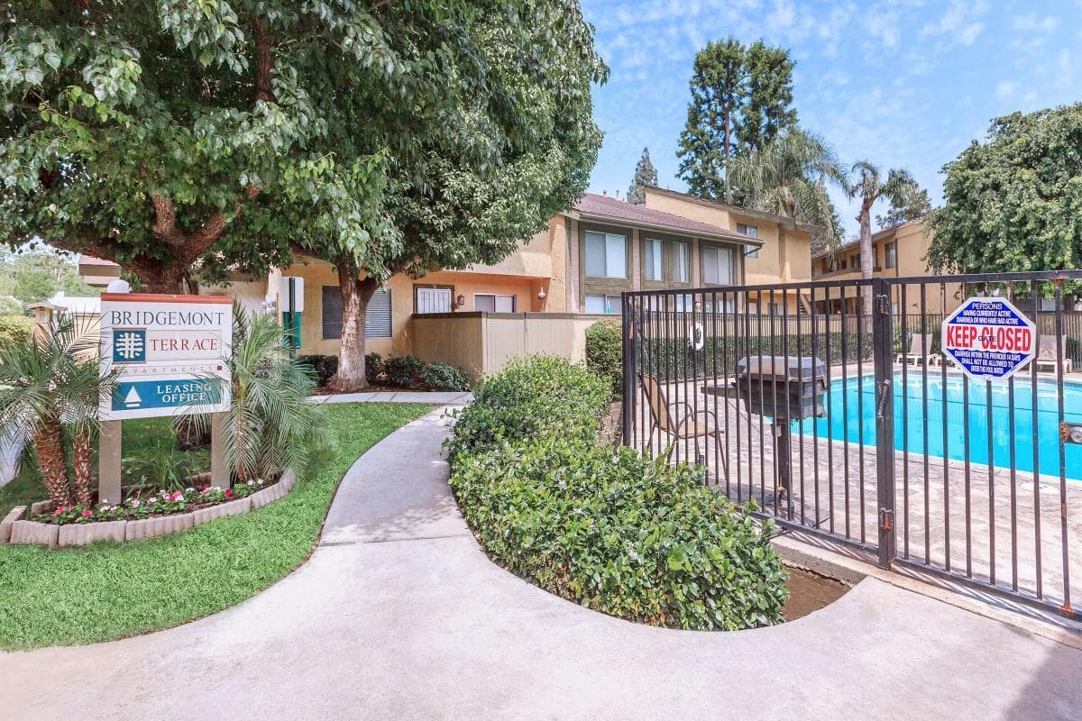 Bakersfield Apartment: 800 New Stine Road