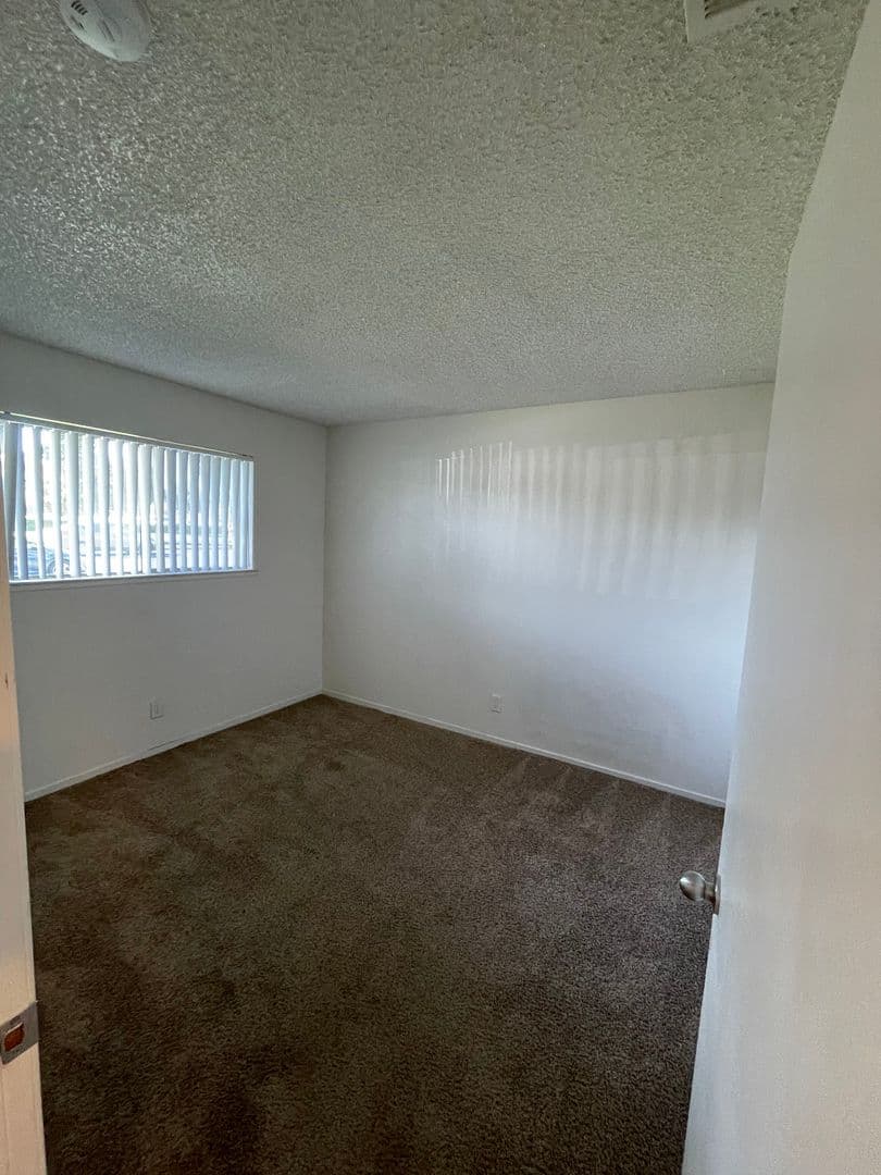Merced Apartment: 3388 N. G St