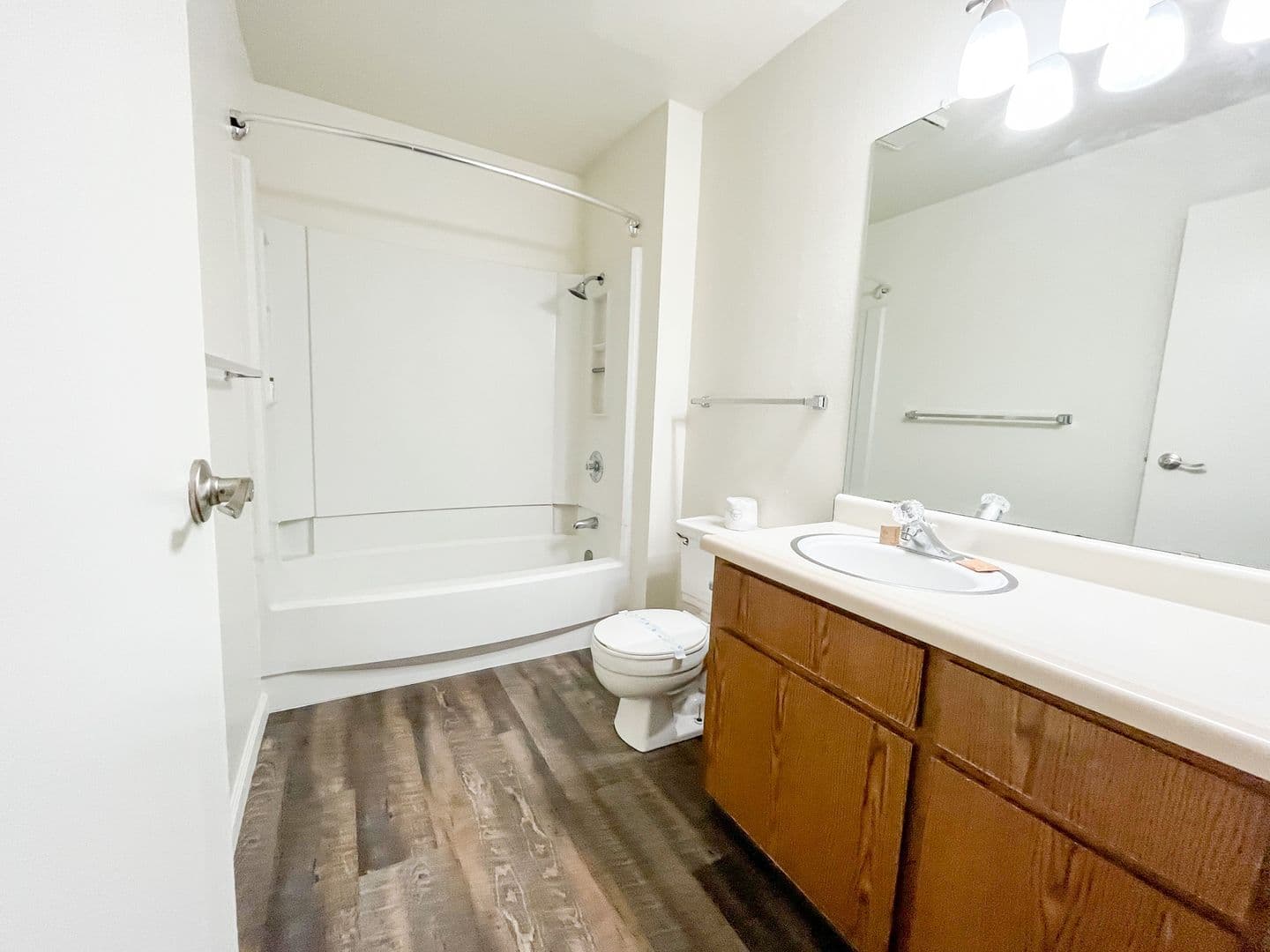 Fresno Apartment: 445 W Nees Ave
