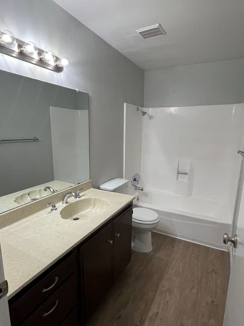Bakersfield Apartment: 5051 Ming Ave.