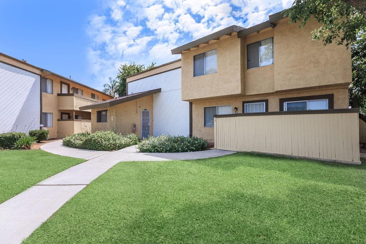 Bakersfield Apartment: 800 New Stine Road