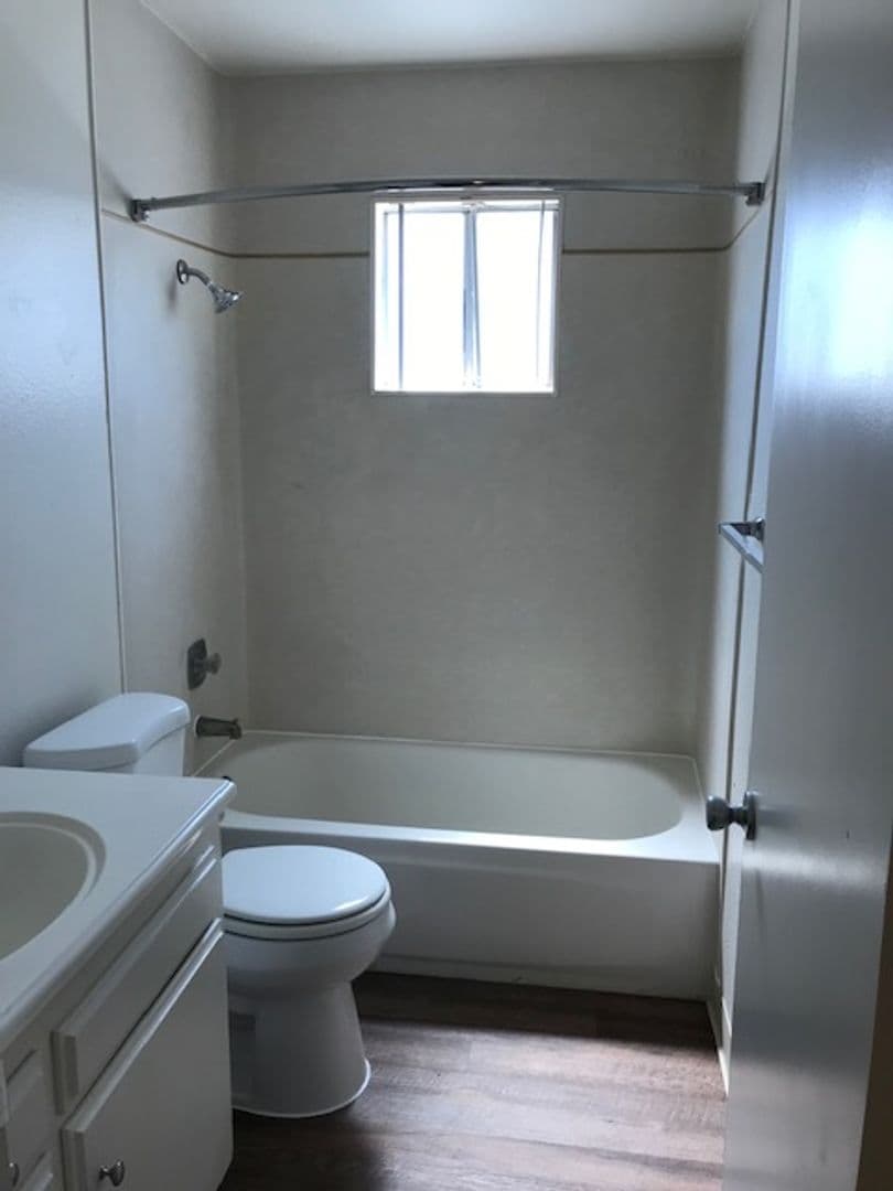Clovis Apartment: 300 W Alamos Ave