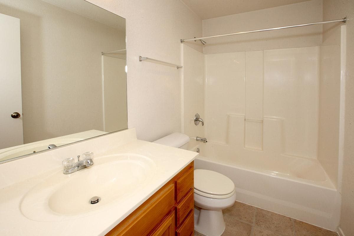 Bakersfield Apartment: 8200 Kroll Way