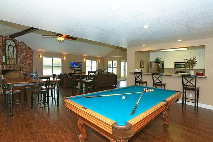 Fresno Apartment: 445 W Nees Ave