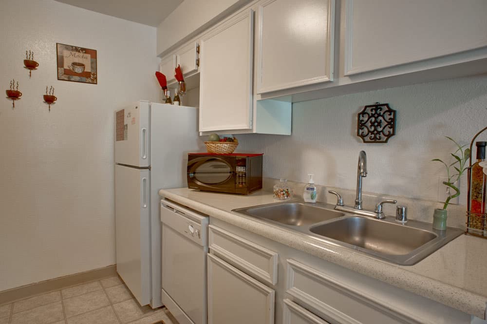 Bakersfield Apartment: 901 W. Columbus Street